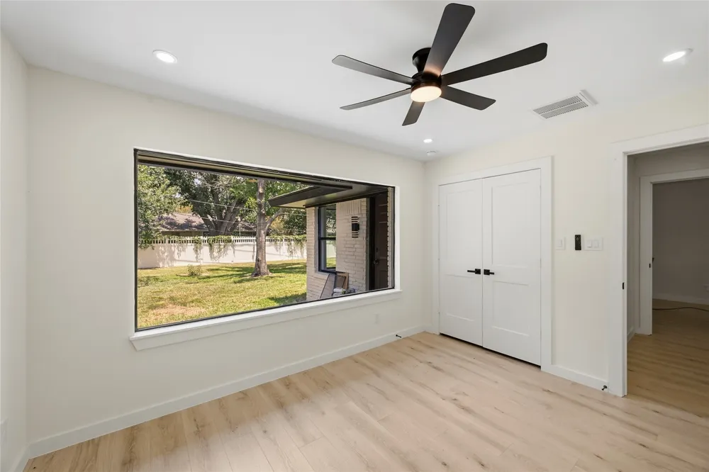 5322 Briarbend Dr, Houston, TX 77096
