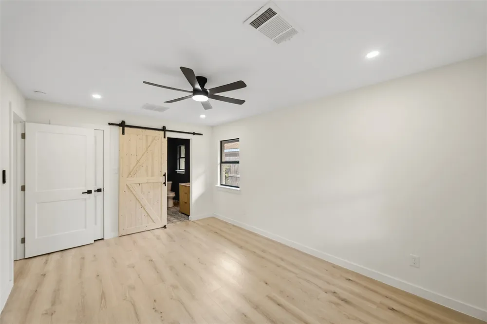 5322 Briarbend Dr, Houston, TX 77096