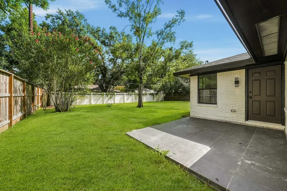 5322 Briarbend Dr, Houston, TX 77096