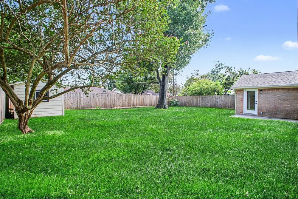5443 Redstart St, Houston, TX 77096