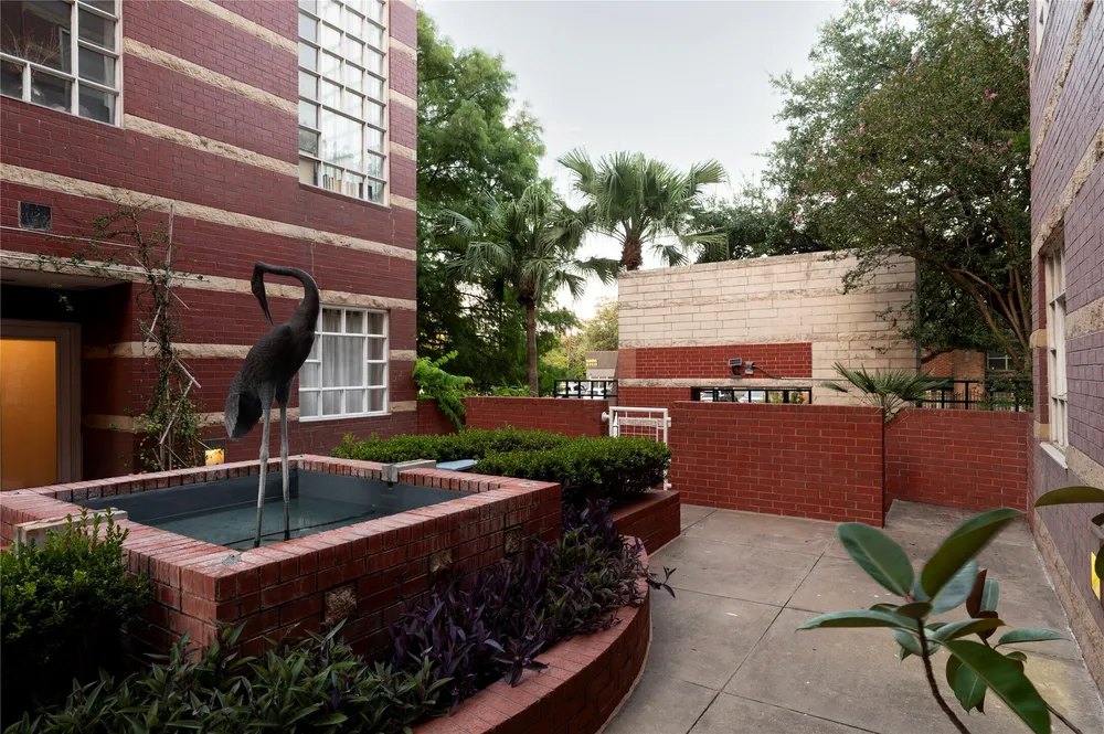 4004 Montrose Blvd, Houston, TX 77006