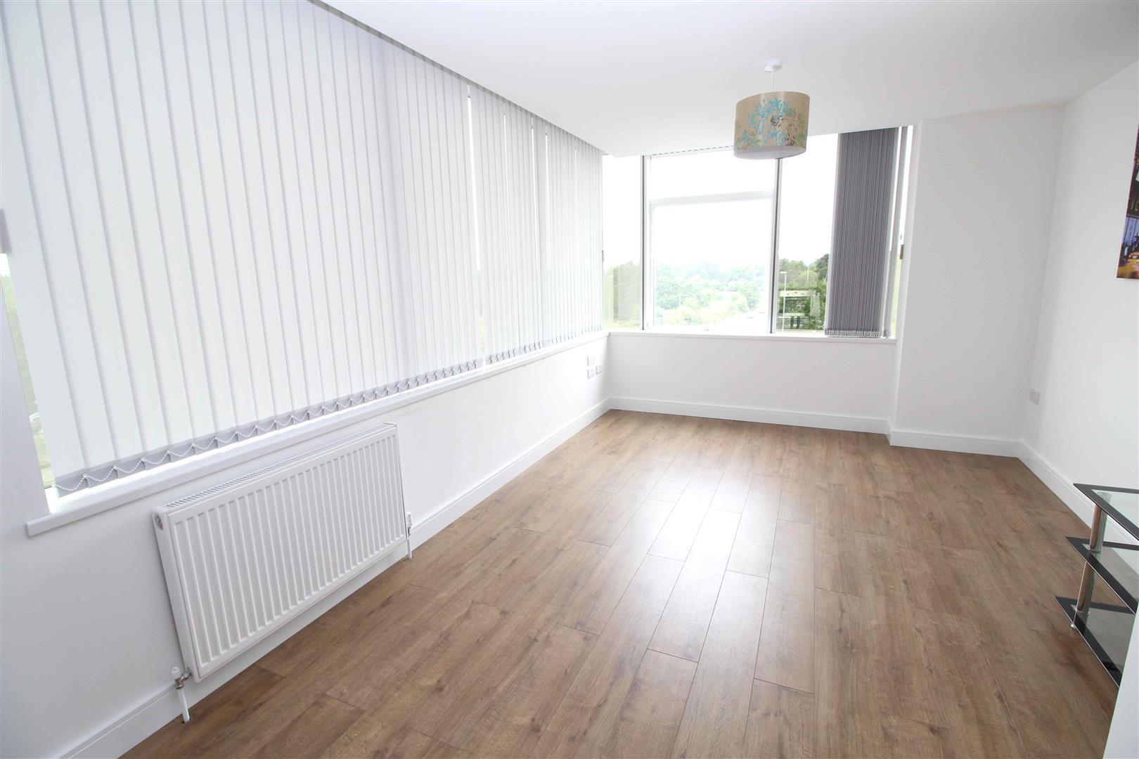 London Road, Lowfield Heath Image 3