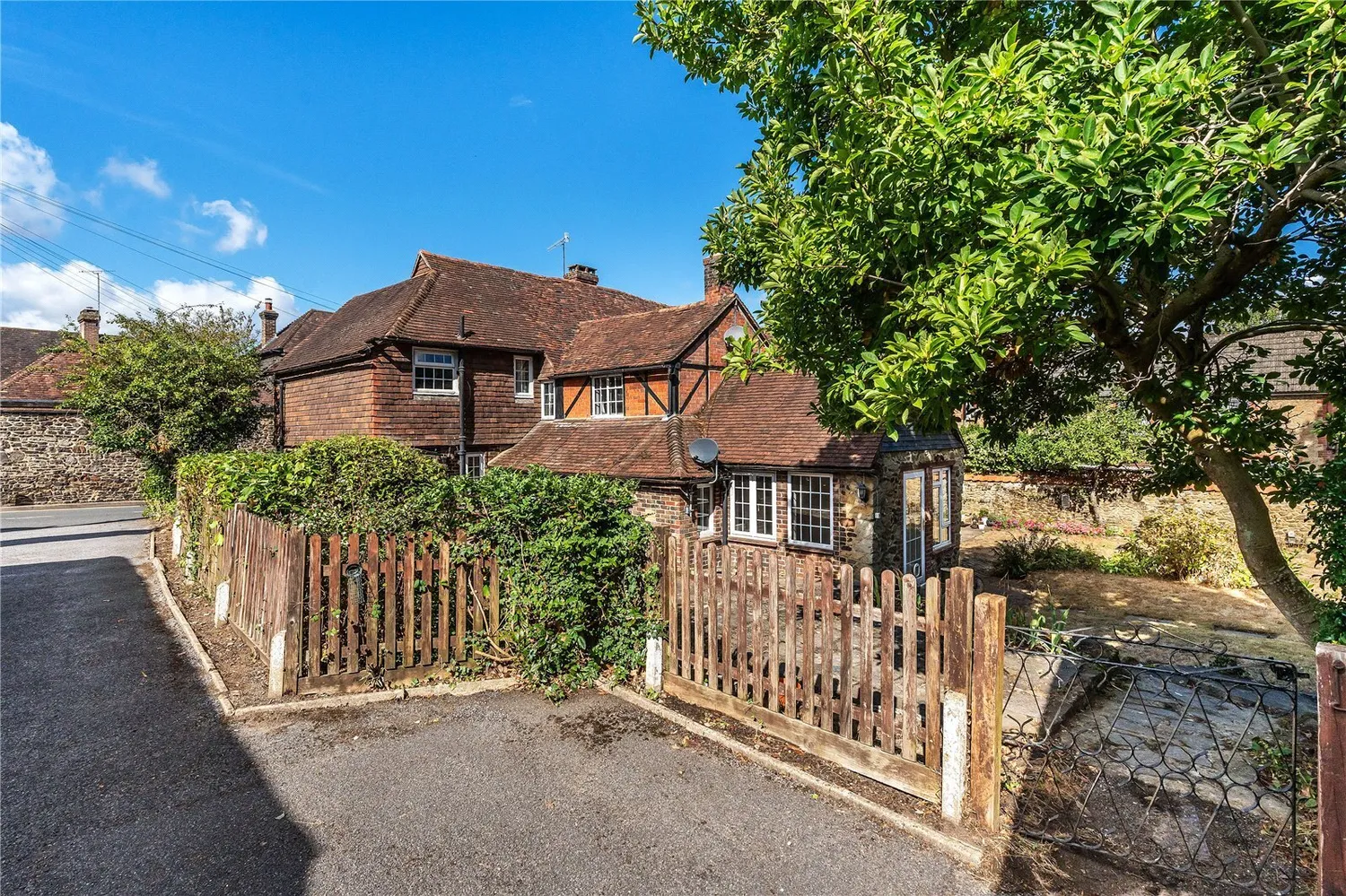 High Street, Limpsfield, RH8 photo 4
