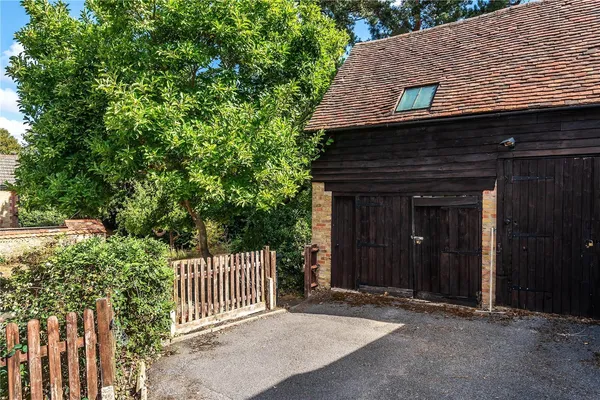 High Street, Limpsfield, RH8 photo 7