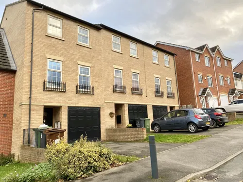 Raynville Way, Armleyphoto