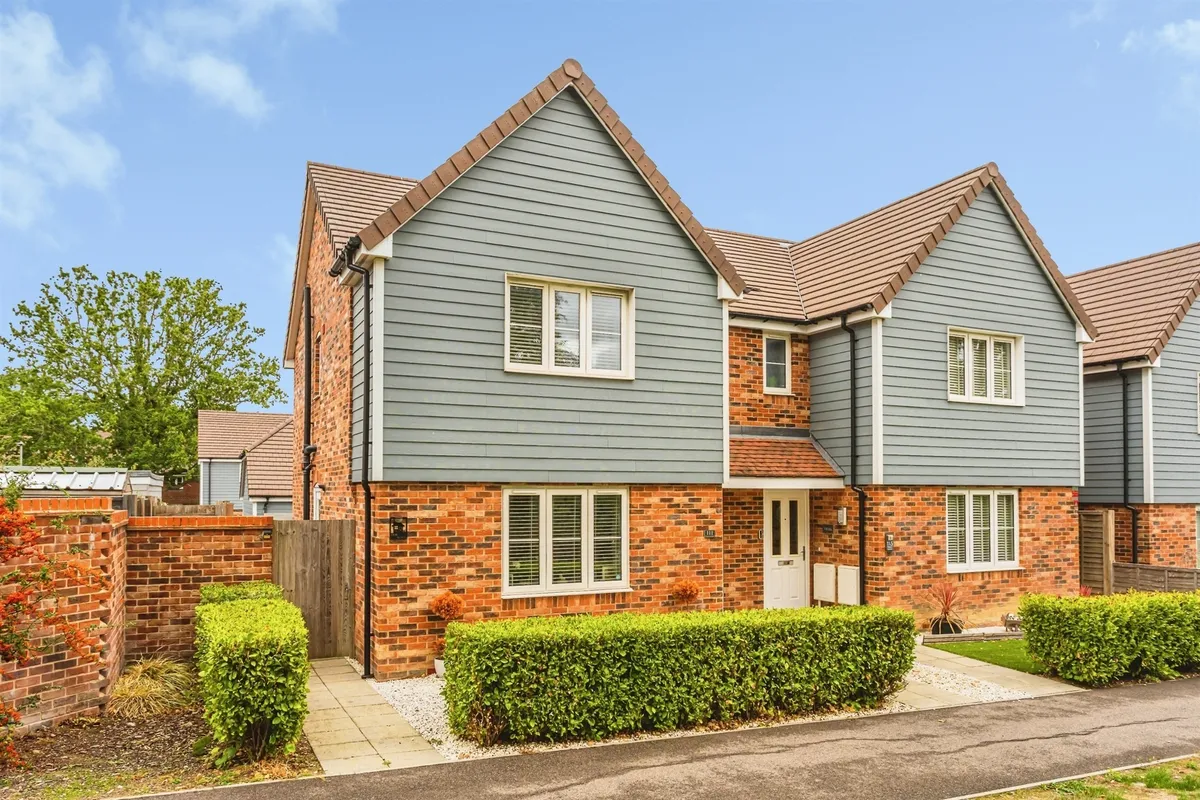 Icarus Avenue, Burgess Hill