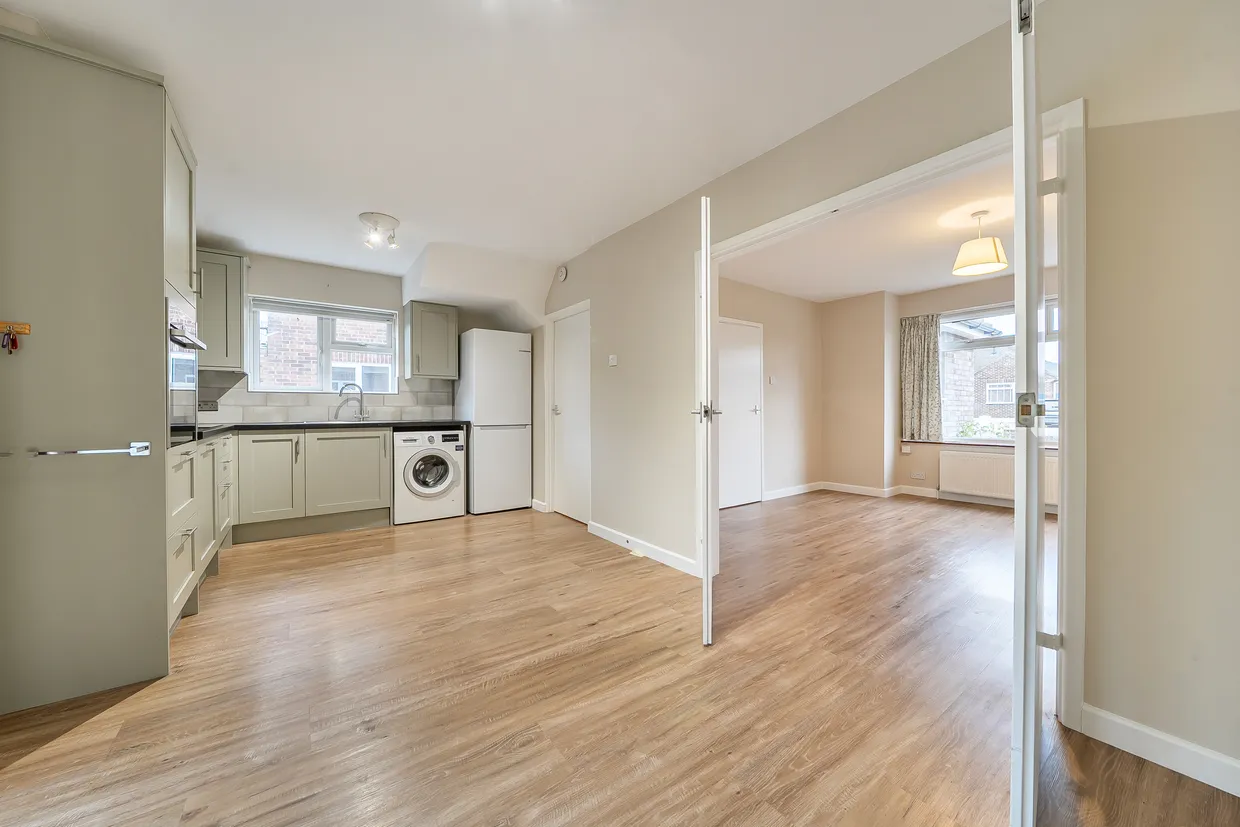 Cootes Avenue, Horsham, RH12 photo 9