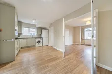 Cootes Avenue, Horsham, RH12 photo 9