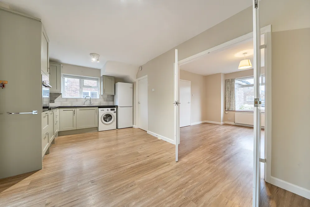 Cootes Avenue, Horsham, RH12 photo 9