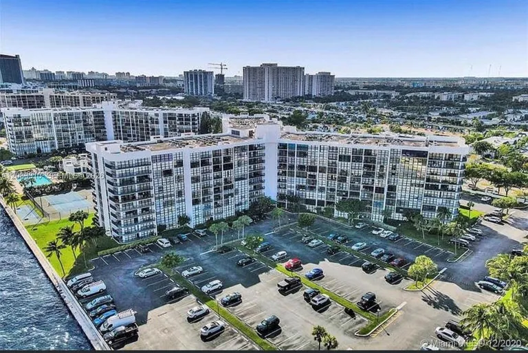 800 Parkview Dr, Hallandale Beach, FL 33009