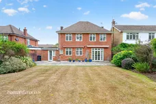 Wallace Fields, Epsom