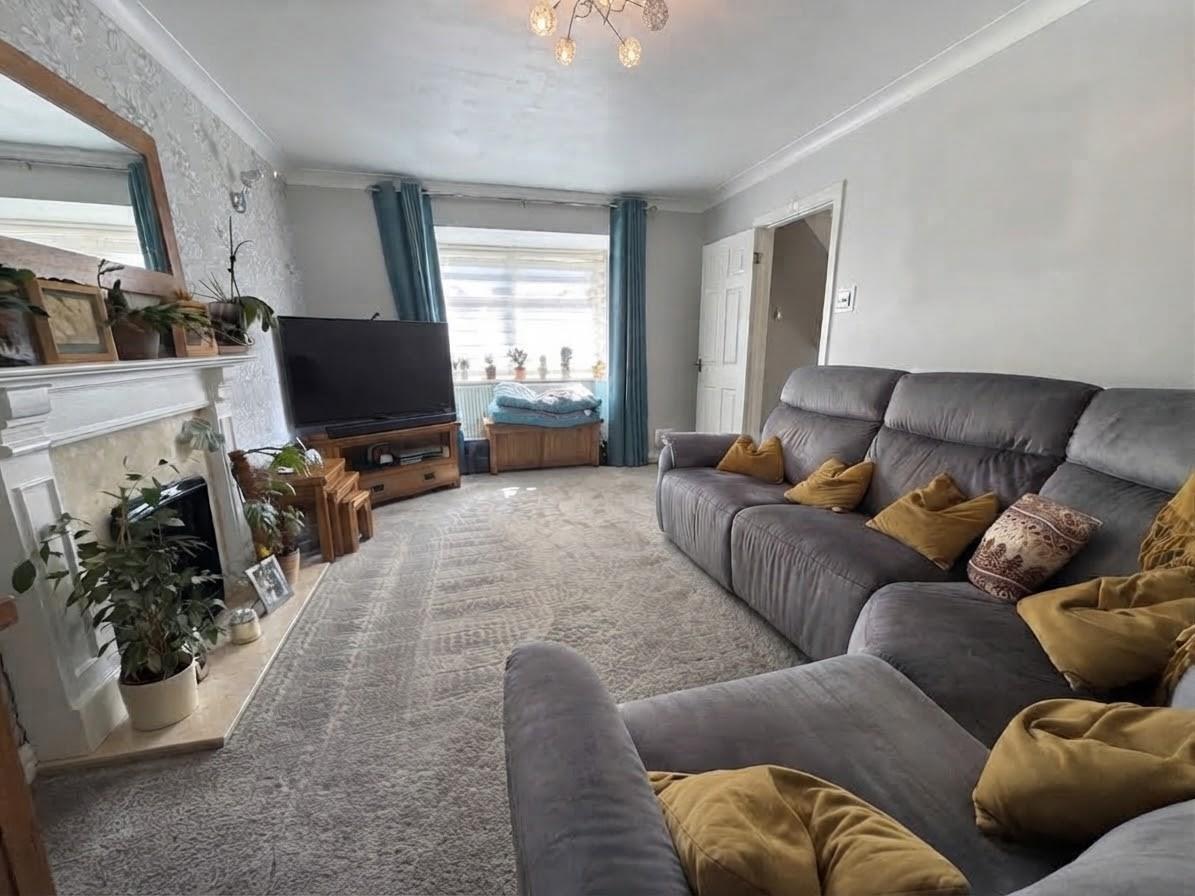 Aviemore Gardens, West Hunsbury, Northampton Image 5