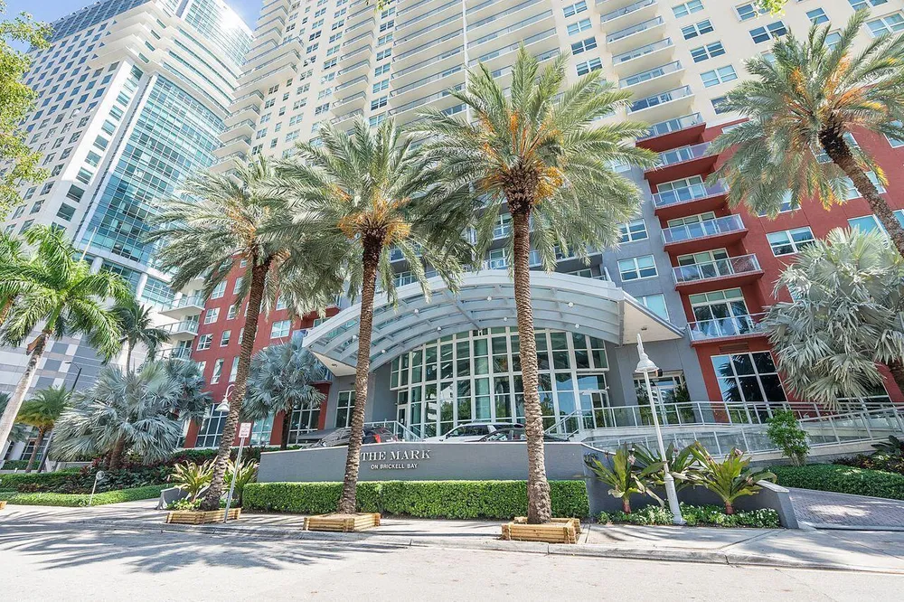 1155 Brickell Bay Dr, Miami, FL 33131