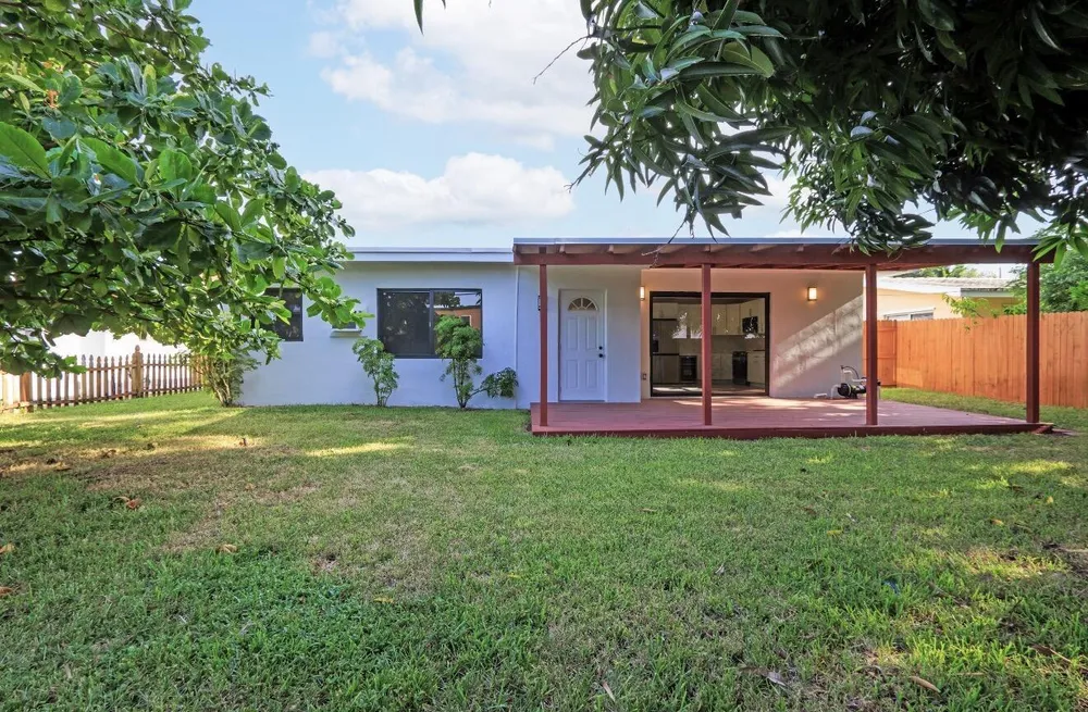 699 NE 40th St, Oakland Park, FL 33334