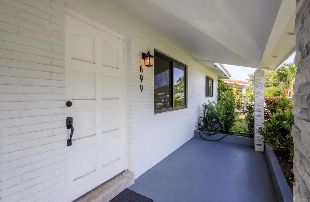 699 NE 40th St, Oakland Park, FL 33334
