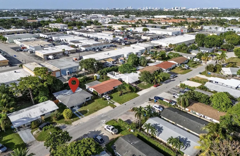 699 NE 40th St, Oakland Park, FL 33334