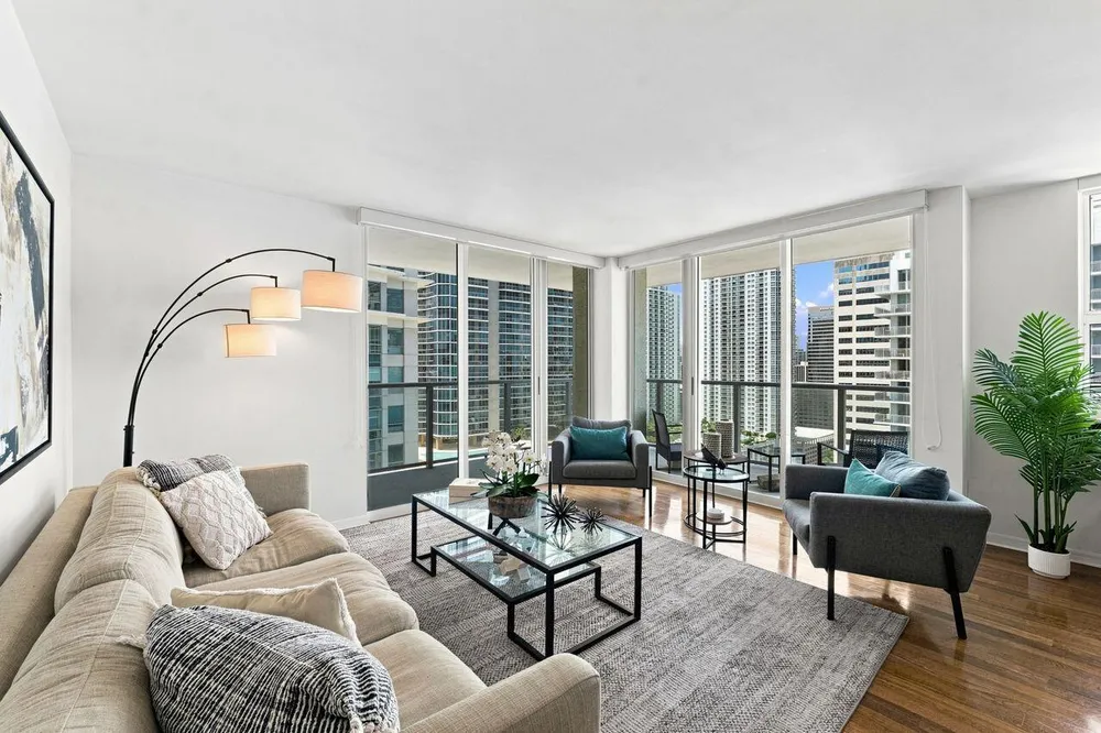 1155 Brickell Bay Dr, Miami, FL 33131