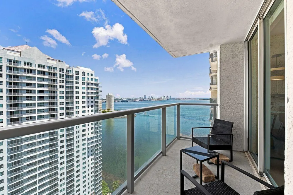 1155 Brickell Bay Dr, Miami, FL 33131