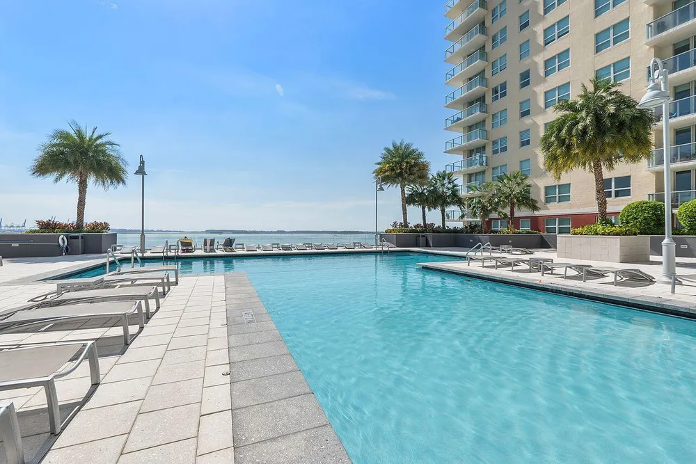 1155 Brickell Bay Dr, Miami, FL 33131