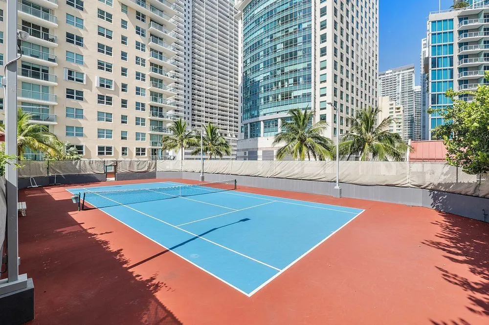 1155 Brickell Bay Dr, Miami, FL 33131