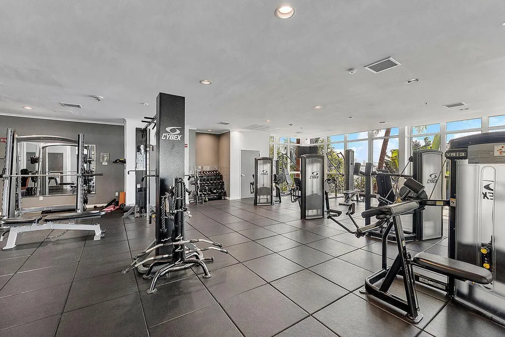 1155 Brickell Bay Dr, Miami, FL 33131