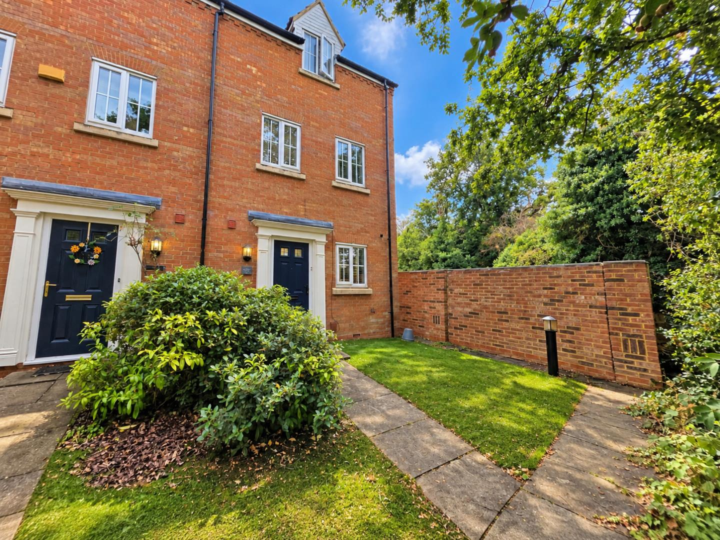 Ladymead Close, West Hunsbury, Northampton Image 1
