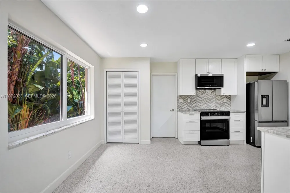 1524 NE 37th St, Oakland Park, FL 33334