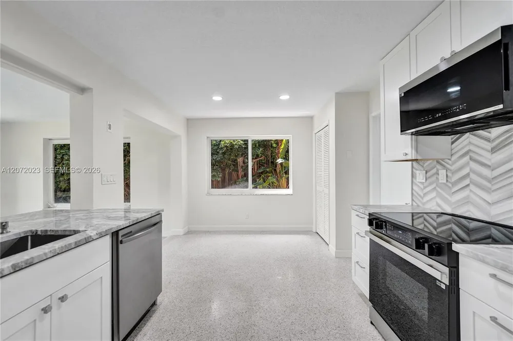 1524 NE 37th St, Oakland Park, FL 33334