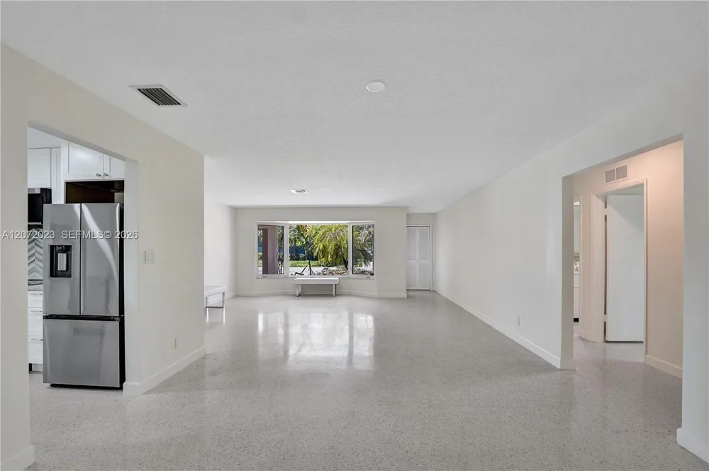1524 NE 37th St, Oakland Park, FL 33334