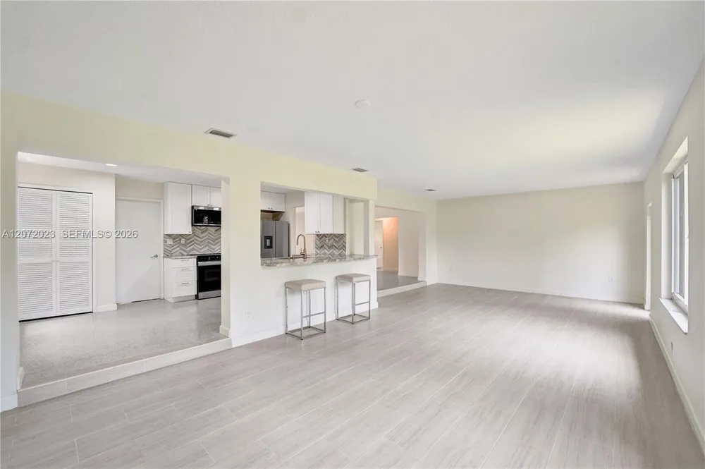 1524 NE 37th St, Oakland Park, FL 33334