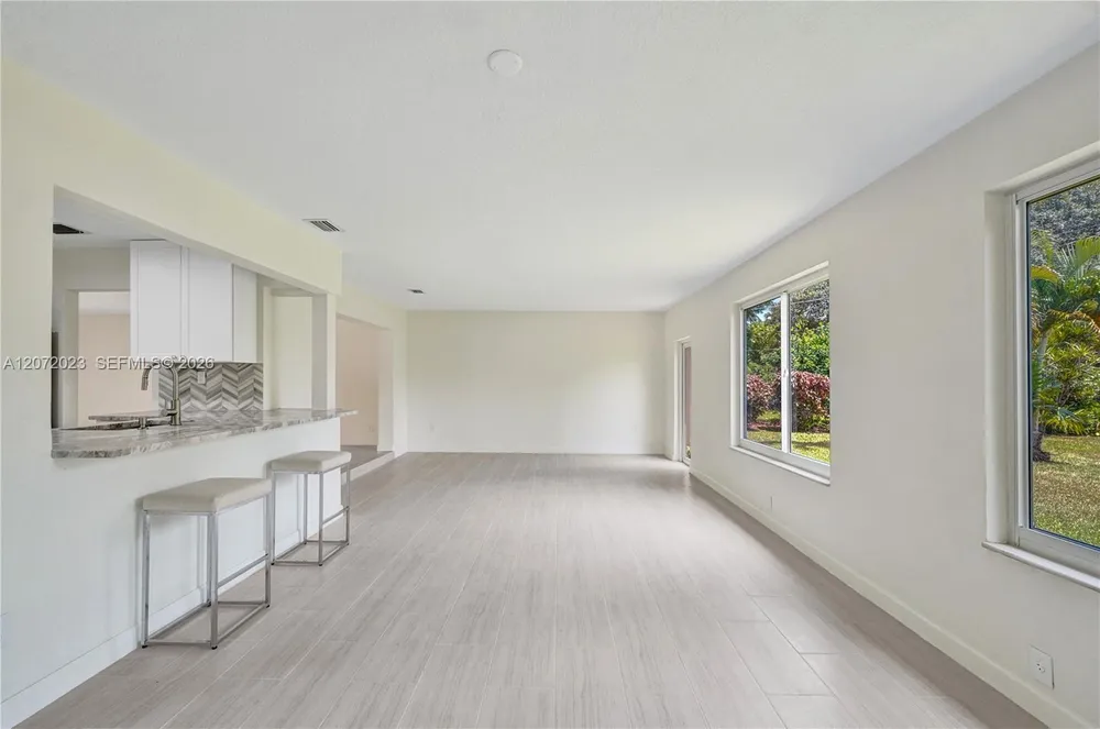 1524 NE 37th St, Oakland Park, FL 33334