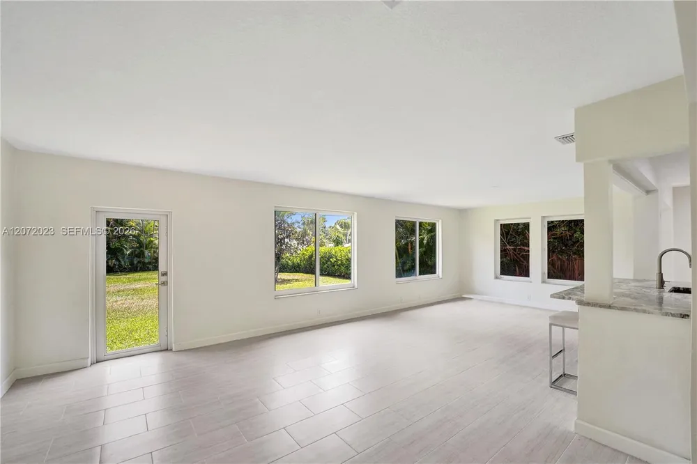 1524 NE 37th St, Oakland Park, FL 33334