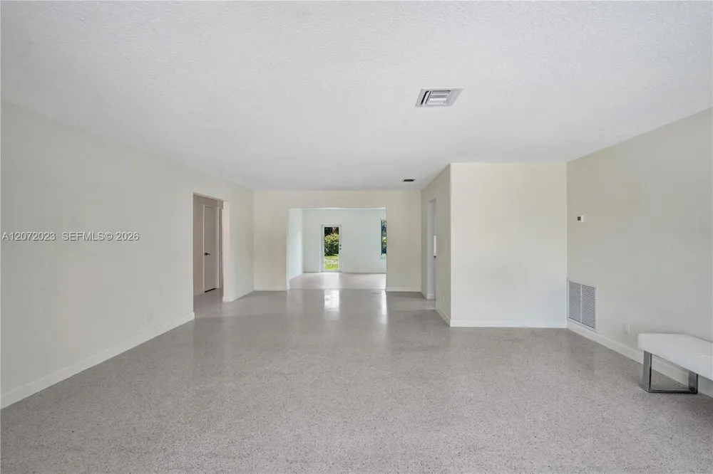 1524 NE 37th St, Oakland Park, FL 33334