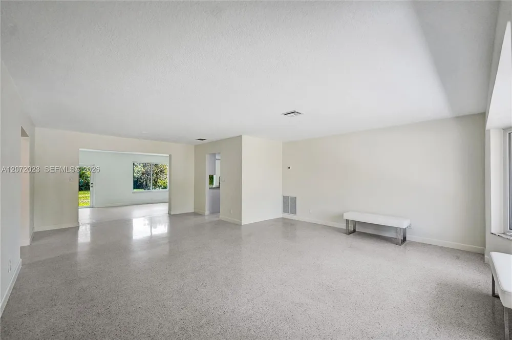 1524 NE 37th St, Oakland Park, FL 33334