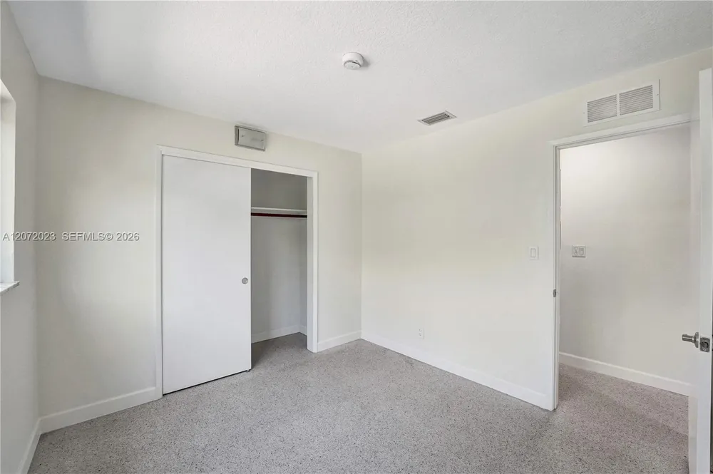 1524 NE 37th St, Oakland Park, FL 33334