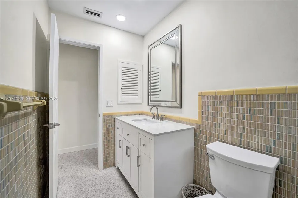 1524 NE 37th St, Oakland Park, FL 33334