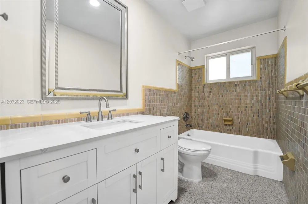 1524 NE 37th St, Oakland Park, FL 33334