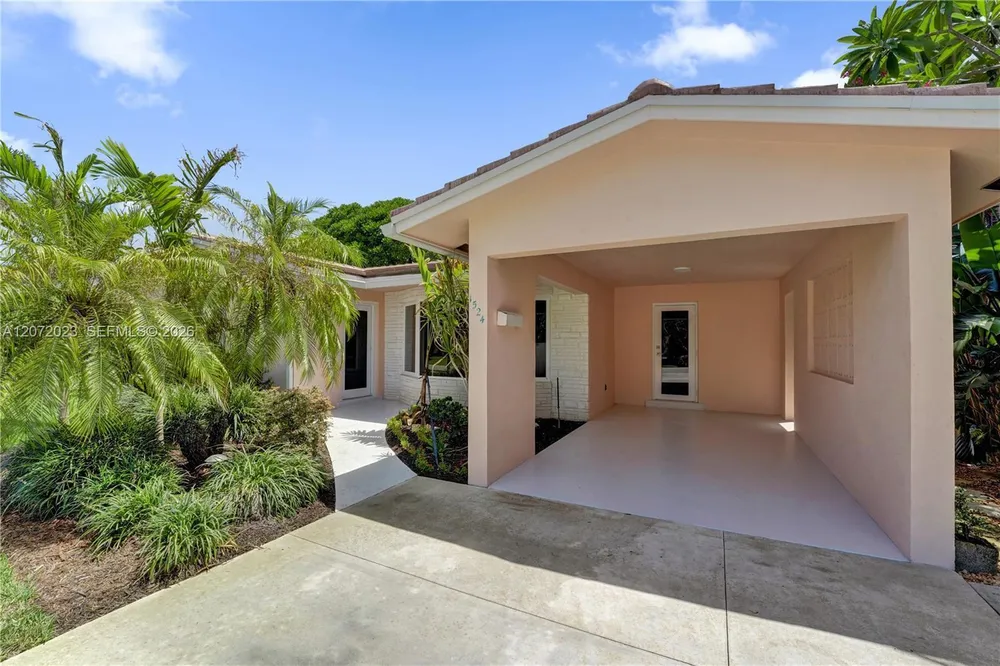 1524 NE 37th St, Oakland Park, FL 33334