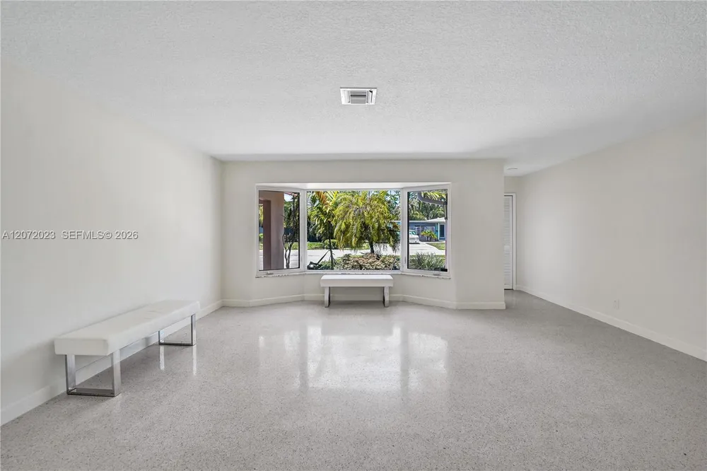1524 NE 37th St, Oakland Park, FL 33334