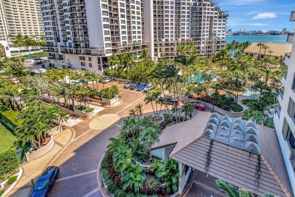 520 Brickell Key Dr, Miami, FL 33131