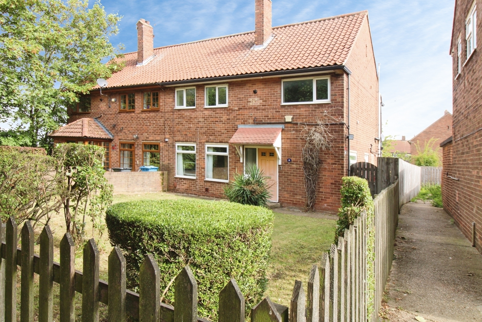 Hardington close Image 1