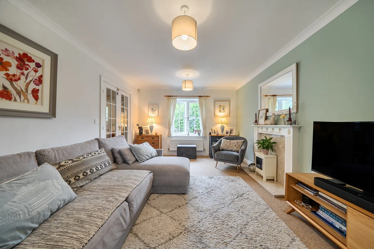 Morris Drive, Billingshurst, RH14 photo 2