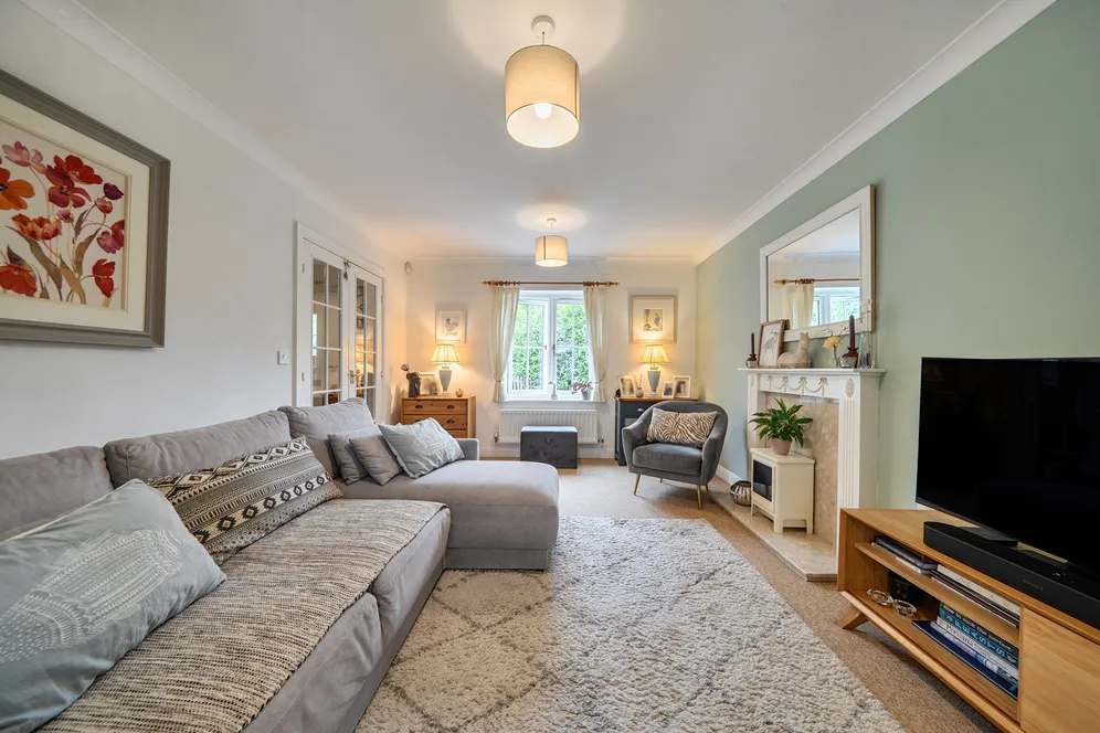 Morris Drive, Billingshurst, RH14 photo 2