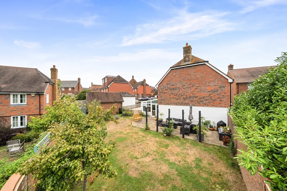 Morris Drive, Billingshurst, RH14 photo 3