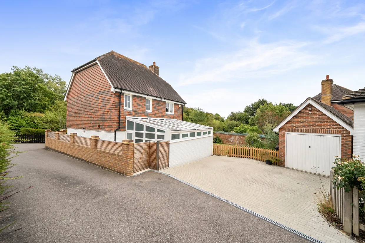Morris Drive, Billingshurst, RH14 photo 4