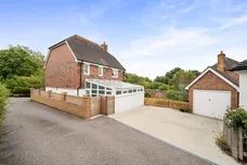 Morris Drive, Billingshurst, RH14 photo 4
