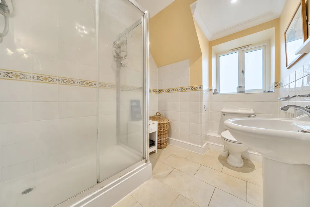 Peppersgate, Horsham, RH13 photo 9
