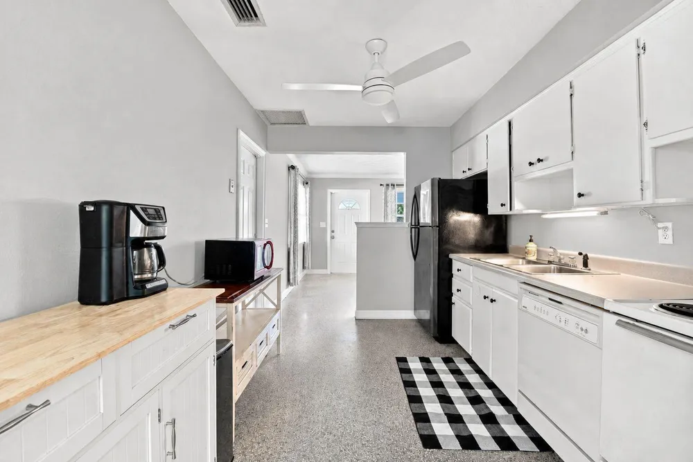 468 NW 48th St, Oakland Park, FL 33309