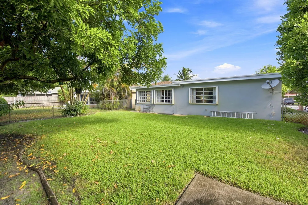 468 NW 48th St, Oakland Park, FL 33309