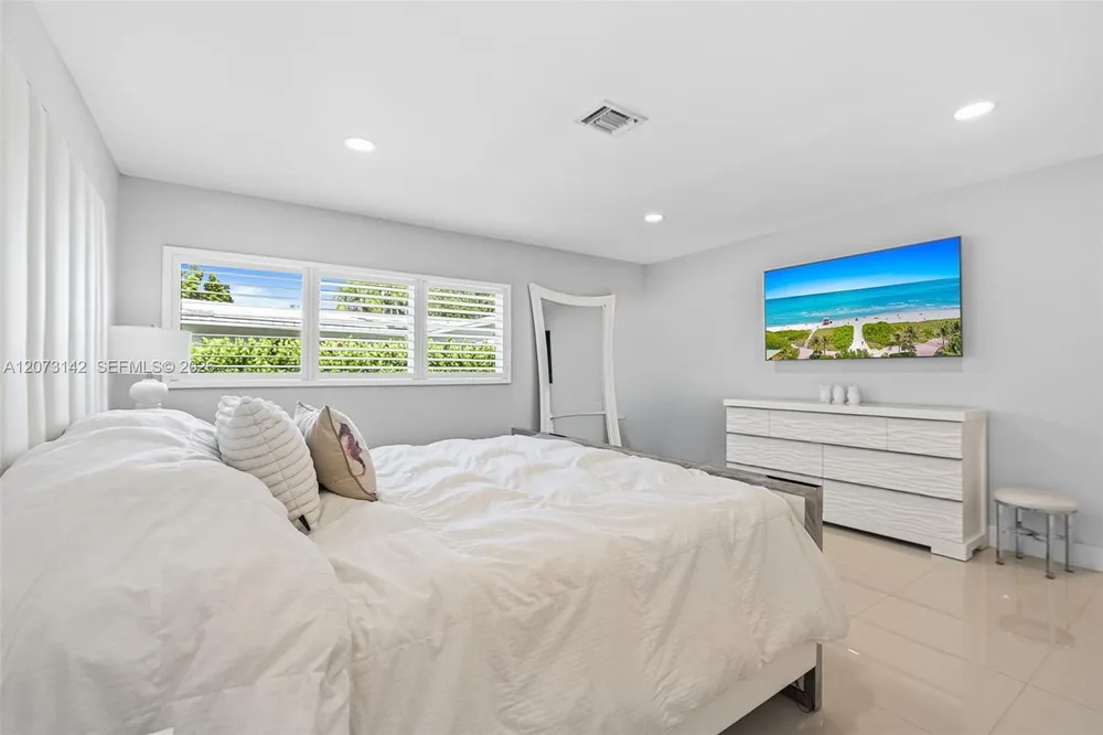 932 Bird Rd, Coral Gables, FL 33146
